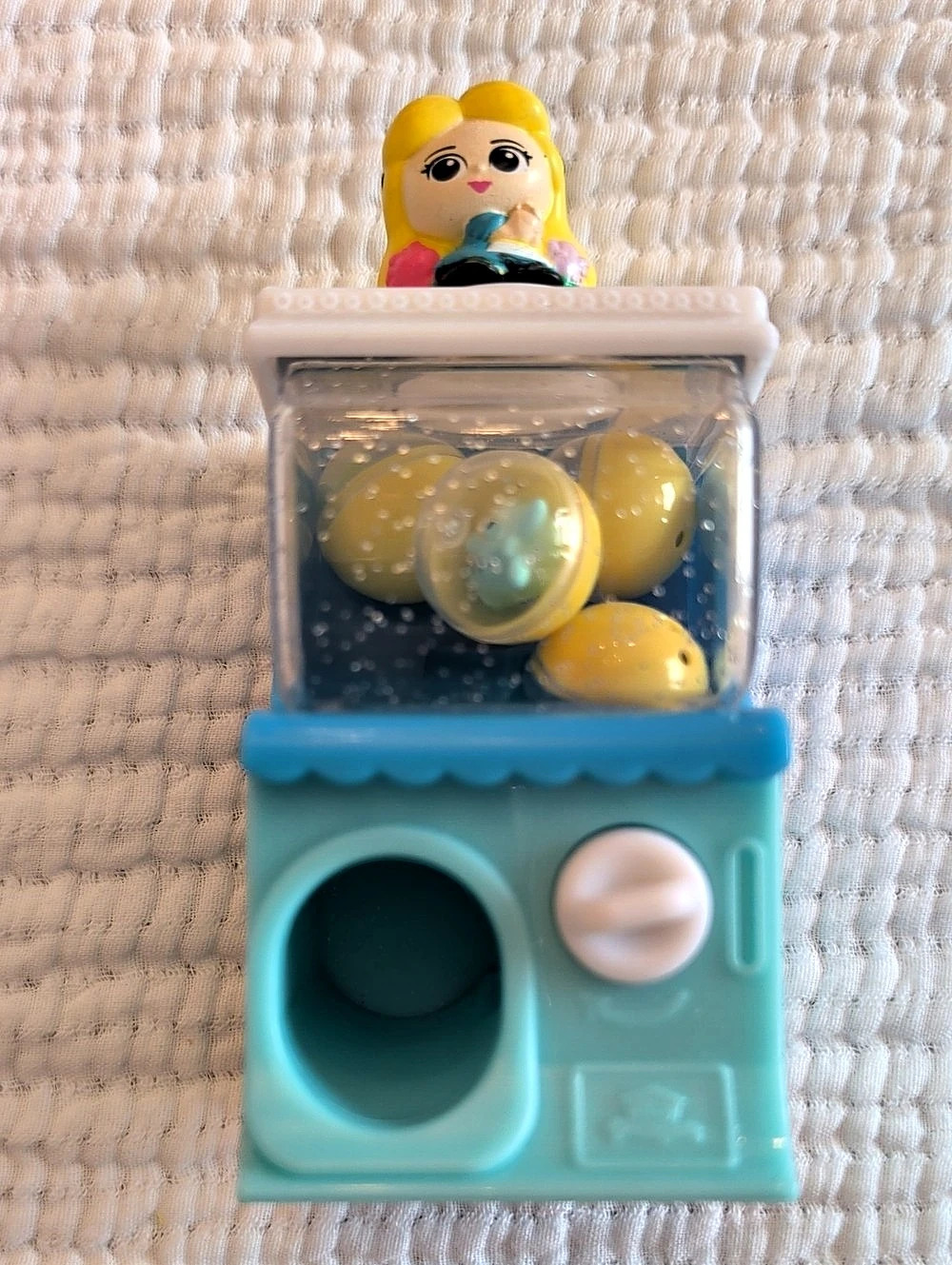 Disney Doorables Squishalots Alice Capsule Mini Vending Machine